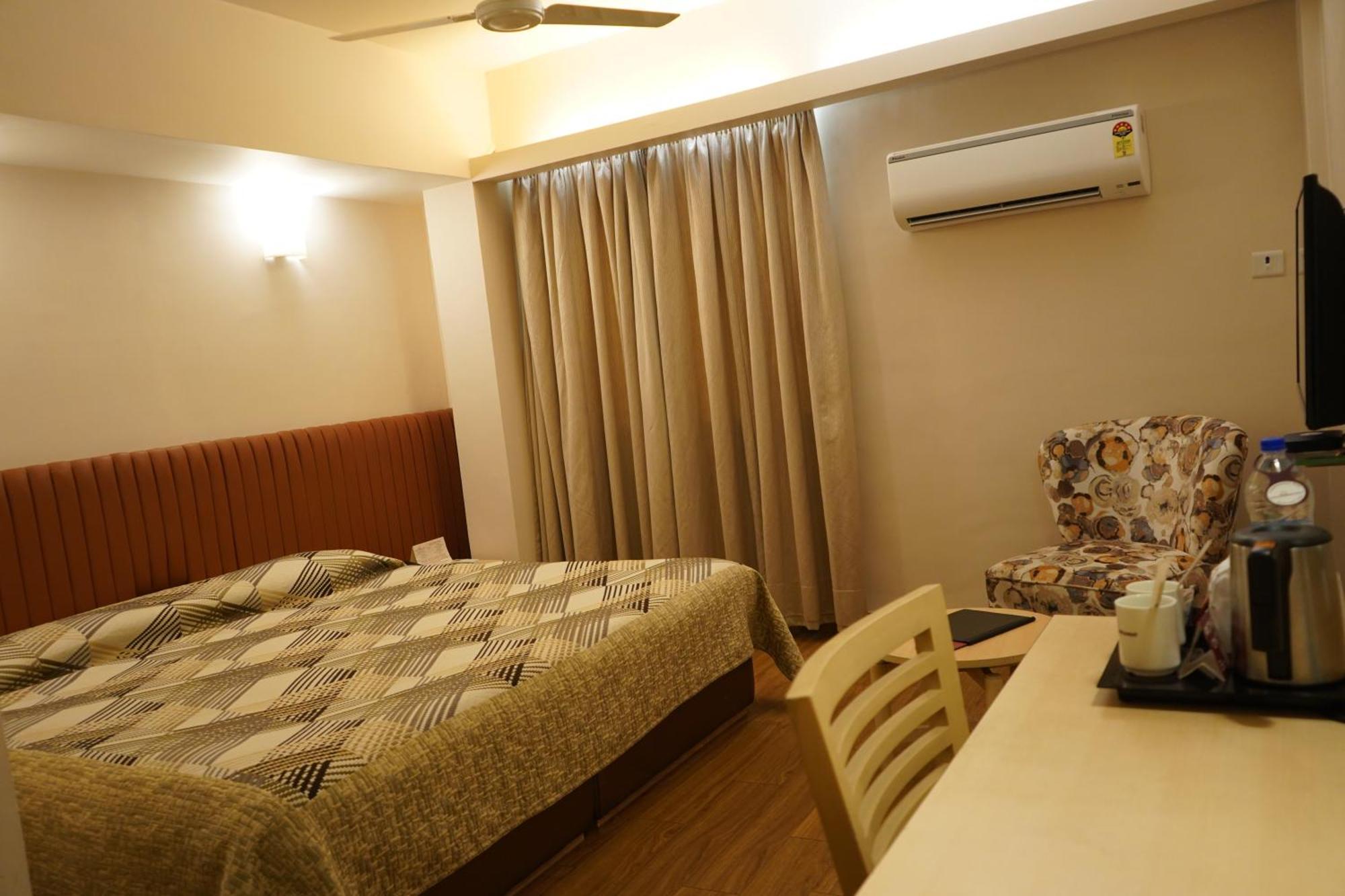 Hotel Diplomat, Colaba Mumbai Exterior photo
