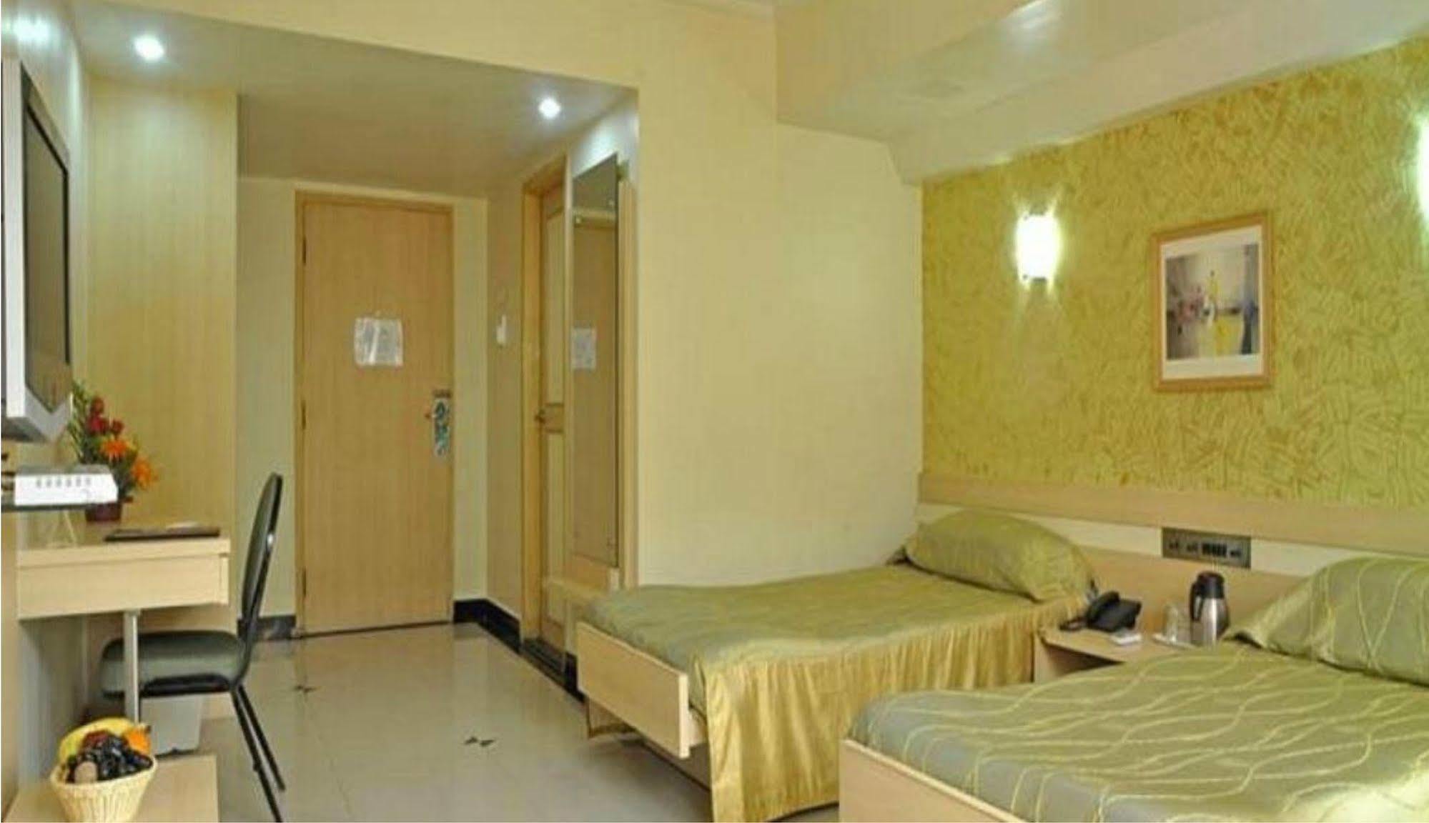 Hotel Diplomat, Colaba Mumbai Exterior photo