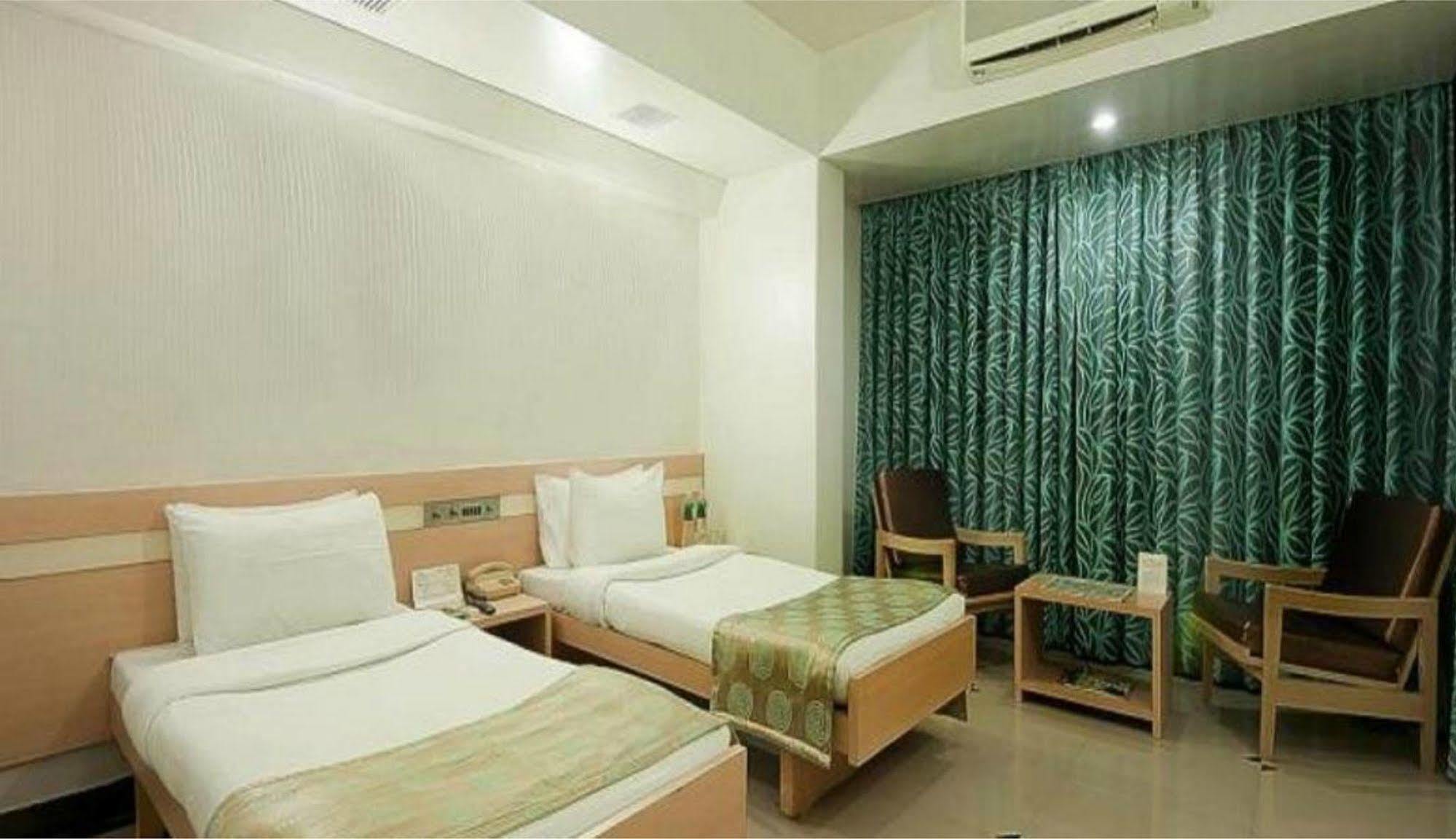 Hotel Diplomat, Colaba Mumbai Exterior photo